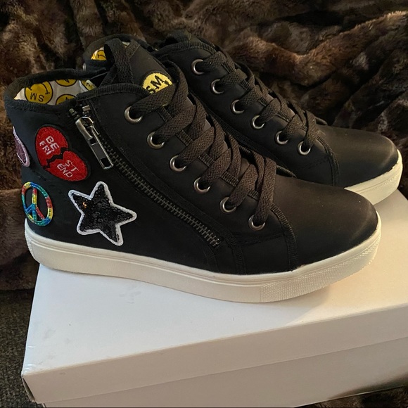 Steve Madden Other - Steve Madden Sneaker